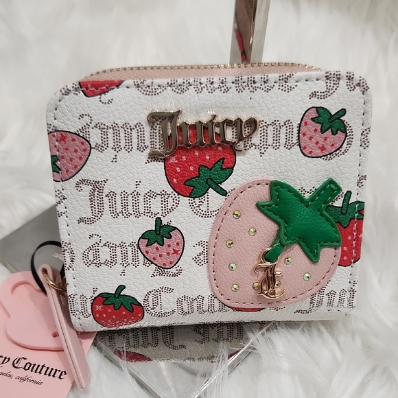 🔹️Juicy Couture🔹 Freshly Picked Small Zip Around Strawberry Wallet Peach White - Picture 1 of 10